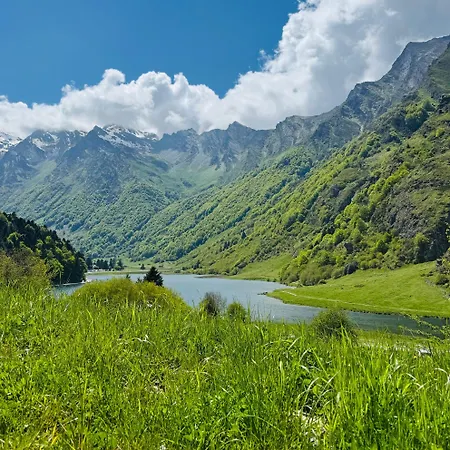 Vu Sur Estaing (Hautes-Pyrenees)